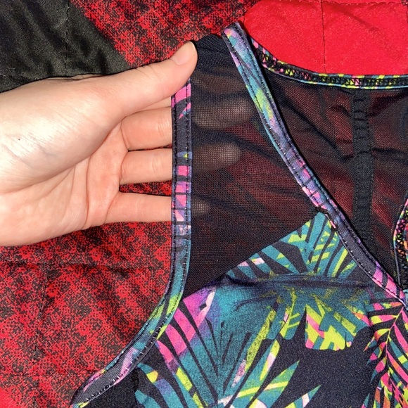 Super cute tropical sports bra with mesh!! - Picture 3 of 4